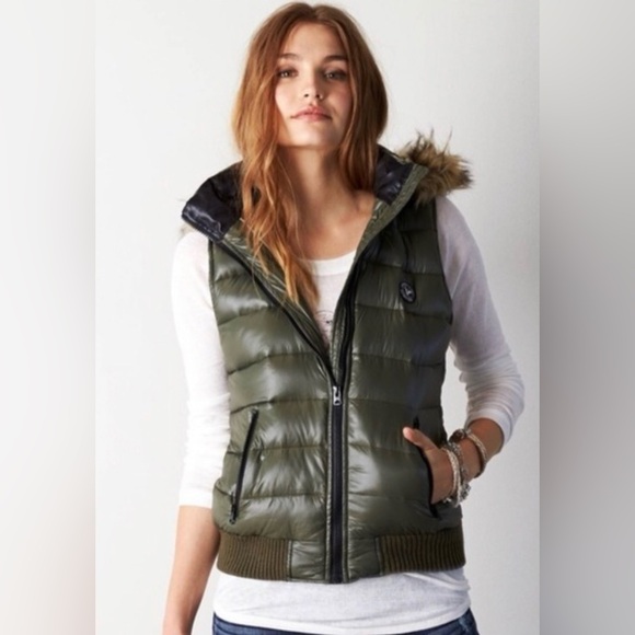 NWT American Eagle Duck Down Hooded Fur Trimmed Puffer Vest Olive Green - Picture 7 of 7